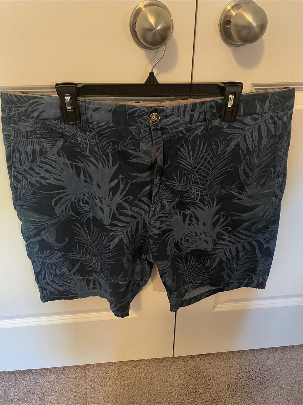 johnnie-O dark navy palm-pattern shorts with light blue foliage